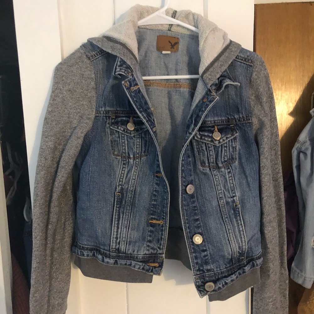 **AMERICAN EAGLE JEAN JACKET**